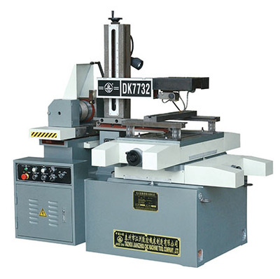 DK7732數控線切割機床與炮塔銑床 精密加工的雙重利器